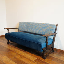 Load image into Gallery viewer, Tyrolean sofa (D)
