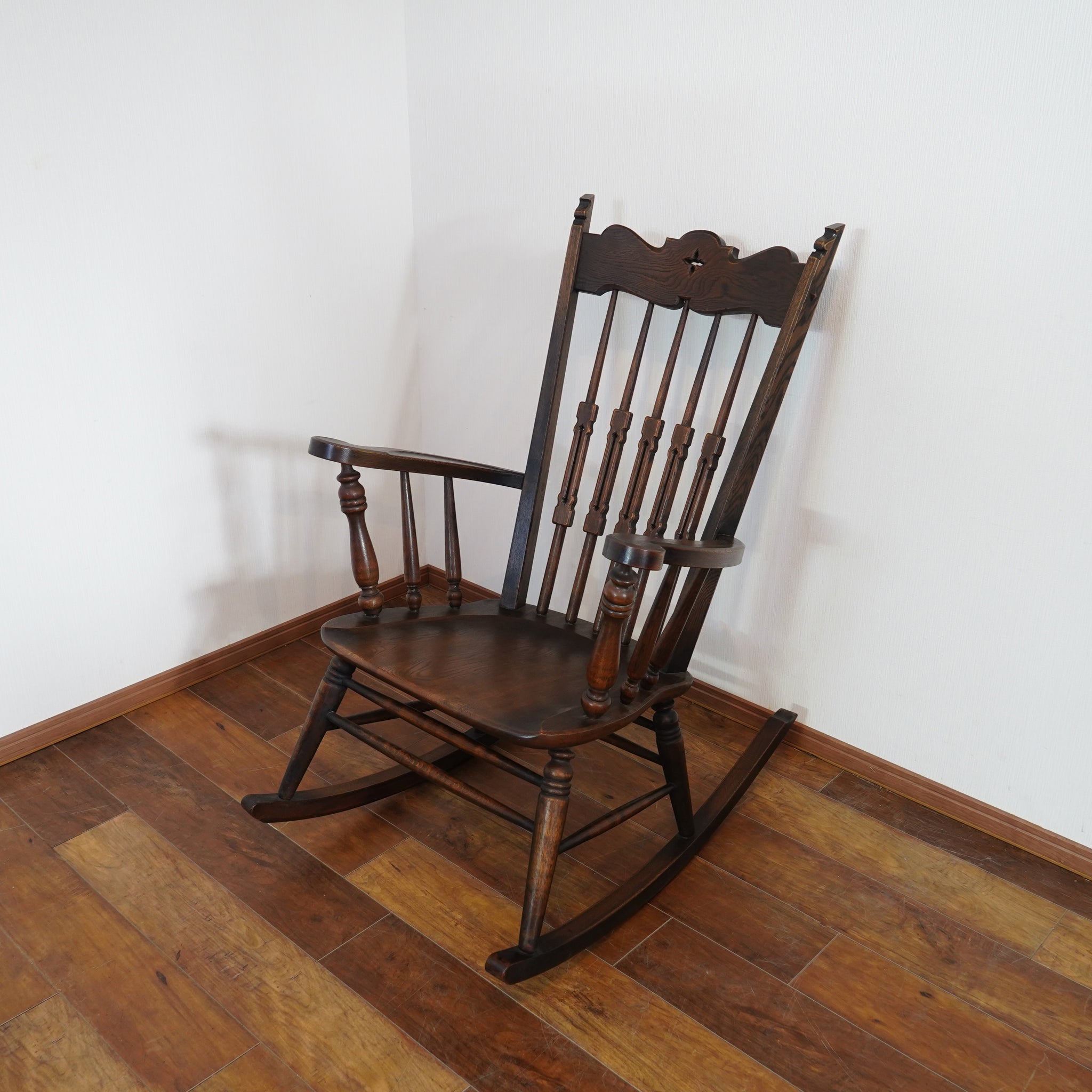 神戸家具 ロッキングチェア高さ102 幅69 奥行93cn 神戸家具 ロッキング