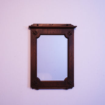 チルダ彫刻入り吊り鏡（A）