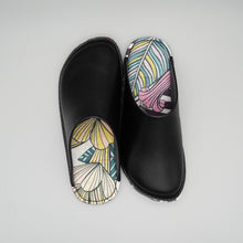Load image into Gallery viewer, R.Nagata Slippers LB0242
