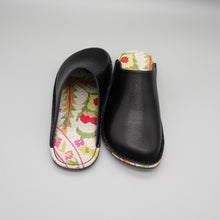 Load image into Gallery viewer, R.Nagata Slippers S LB0243
