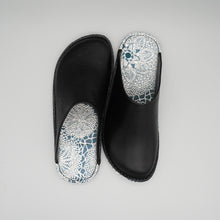Load image into Gallery viewer, R.Nagata Slippers LB0250
