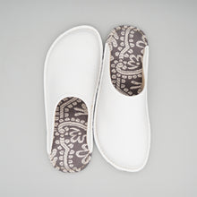 Load image into Gallery viewer, R.Nagata Slippers LW0377
