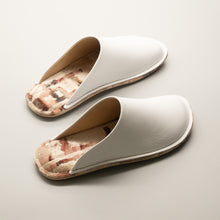 Load image into Gallery viewer, R.Nagata Slippers LW0389
