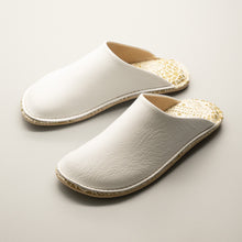 Load image into Gallery viewer, R.Nagata Slippers LW0424
