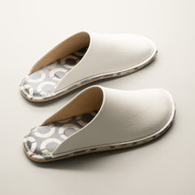 Load image into Gallery viewer, R.Nagata Slippers LW0428
