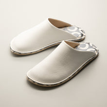 Load image into Gallery viewer, R.Nagata Slippers LW0428
