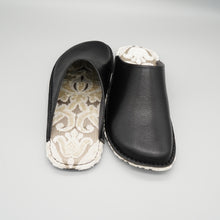 Load image into Gallery viewer, R.Nagata Slippers MB0358
