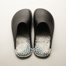 Load image into Gallery viewer, R.Nagata Slippers MB0473
