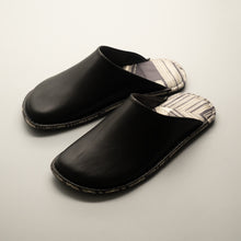 Load image into Gallery viewer, R.Nagata Slippers MB0477
