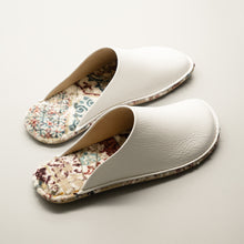 Load image into Gallery viewer, R.Nagata Slippers MWLL0125
