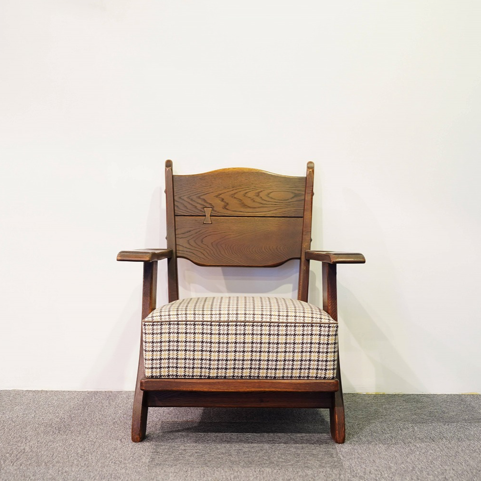 Ⓣ type armchair (C)