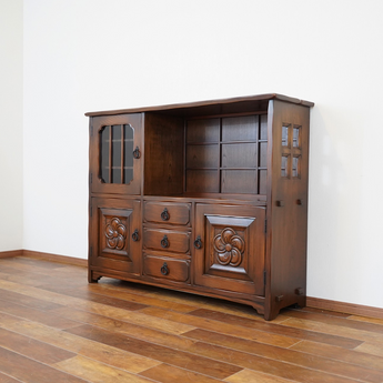 梅鉢彫刻入りケヤキ飾り棚(E)