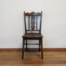 Load image into Gallery viewer, Squash-shaped wooden table top dining chair (B)

