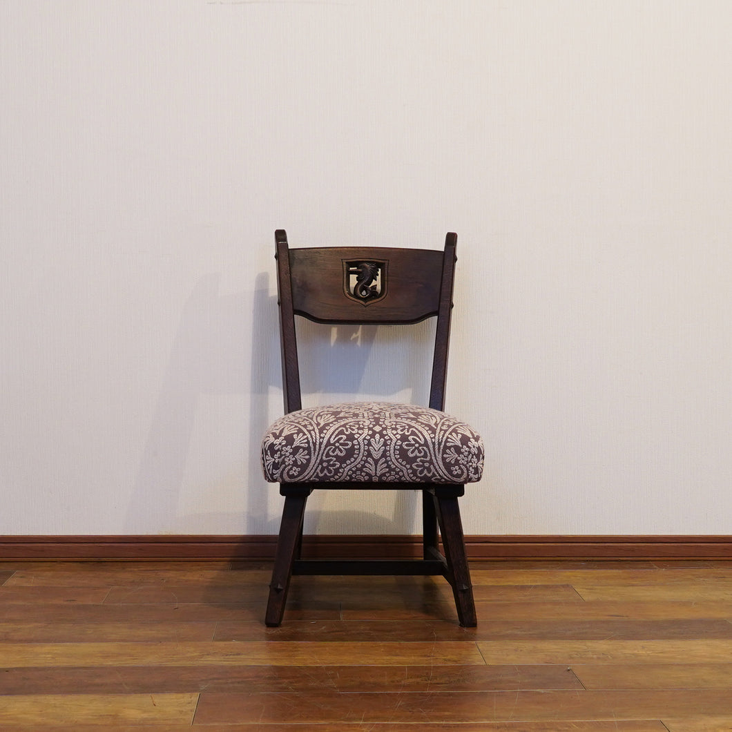 Tatsu-shaped small chair ① (B)