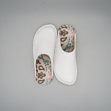 Load image into Gallery viewer, R.Nagata Slippers S LW0232
