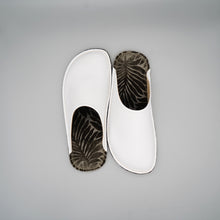 Load image into Gallery viewer, R.Nagata Slippers MW0065
